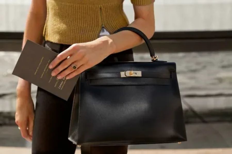 Is A Purse Considered A Carry-on?