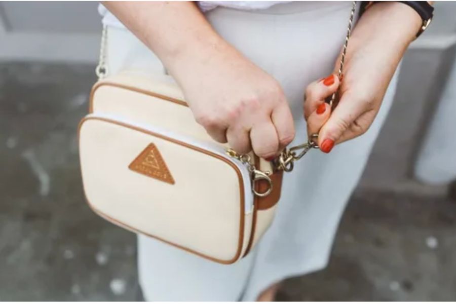 How To Wear Crossbody Purse?