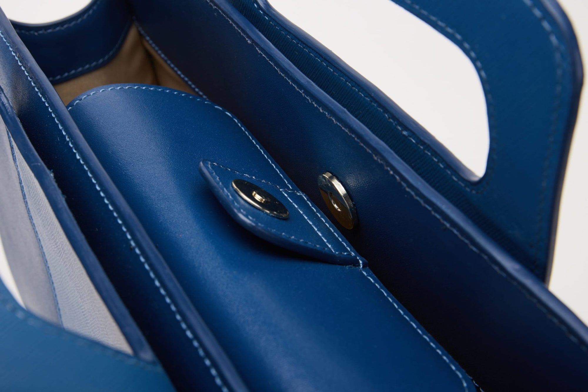 Unique Purses Wings Blue Crossbody - Bellorita